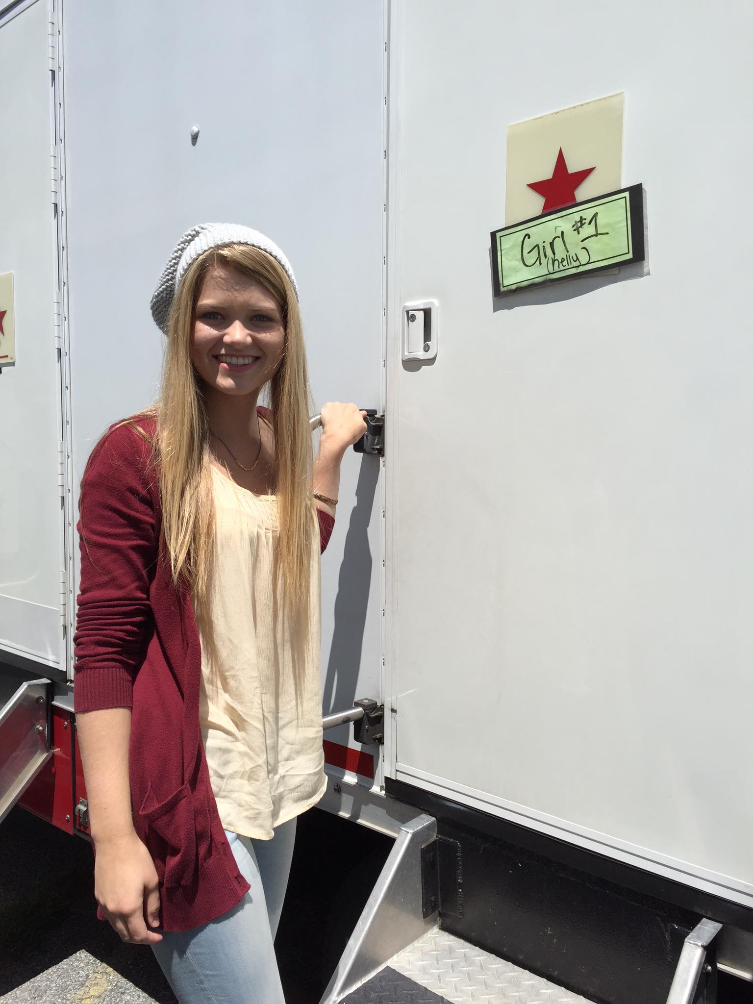 Kelly on set for Finding Carter!