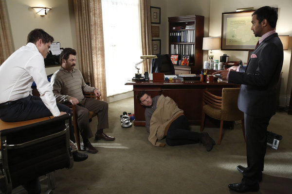 Still of Nick Offerman and Aziz Ansari in Parks and Recreation (2009)