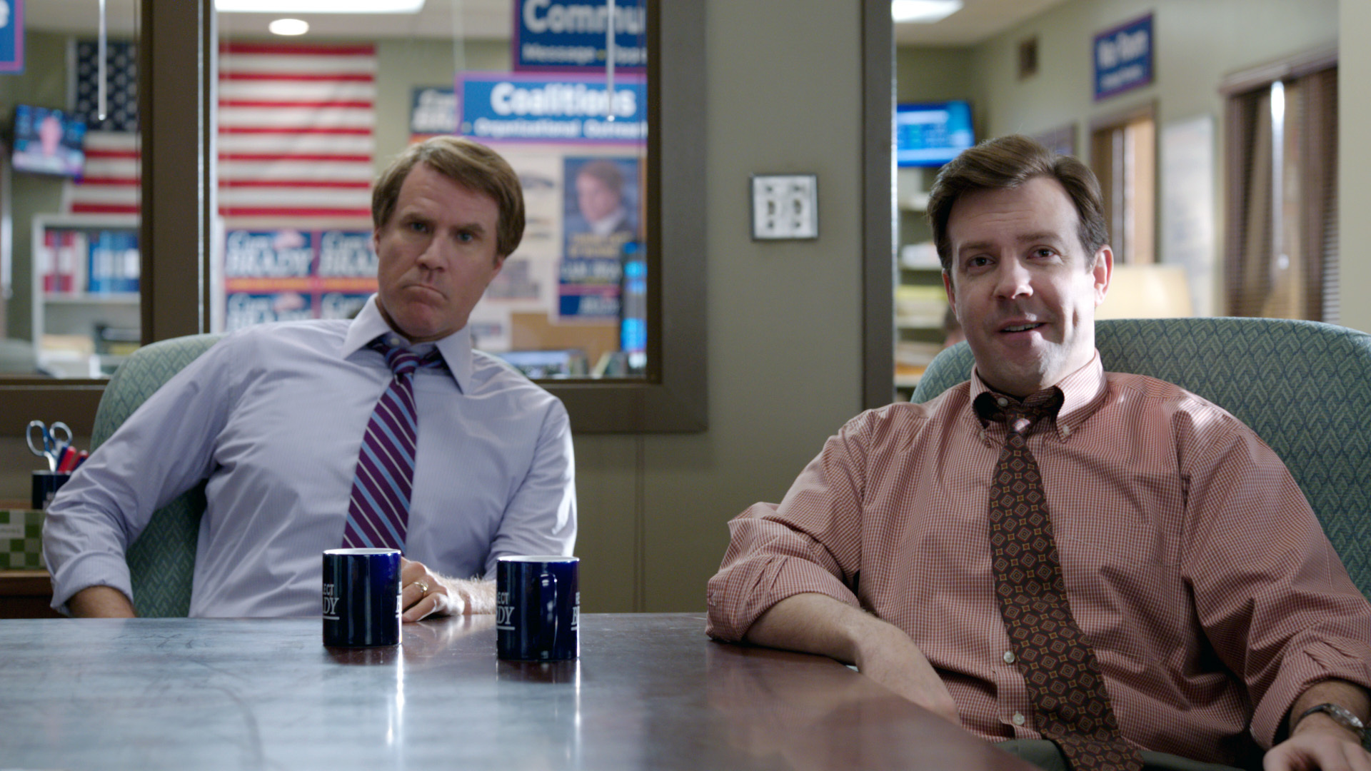 Still of Will Ferrell and Jason Sudeikis in Balsuok uz mane (2012)