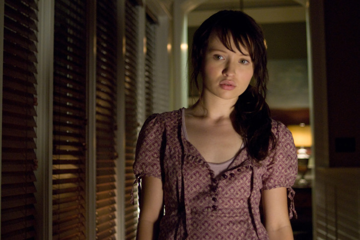 Still of Emily Browning in Nekviesti sveciai (2009)