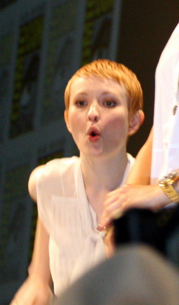 Emily Browning at event of Nelauktas smugis (2011)