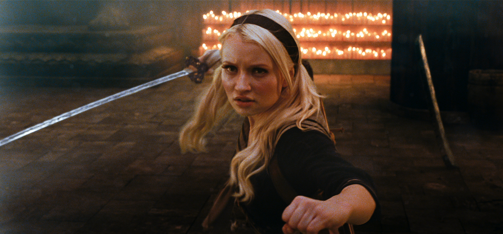 Still of Emily Browning in Nelauktas smugis (2011)