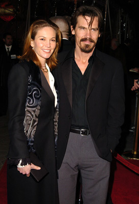 Diane Lane and Josh Brolin at event of The Wedding Date (2005)