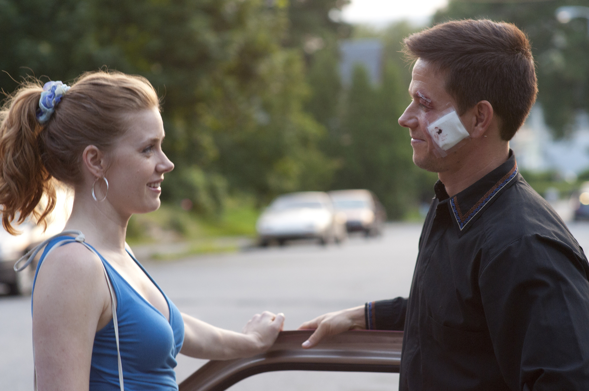 Still of Mark Wahlberg and Amy Adams in Kovotojas (2010)