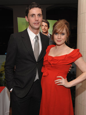 Amy Adams and Matthew Goode at event of Keliamieji metai (2010)