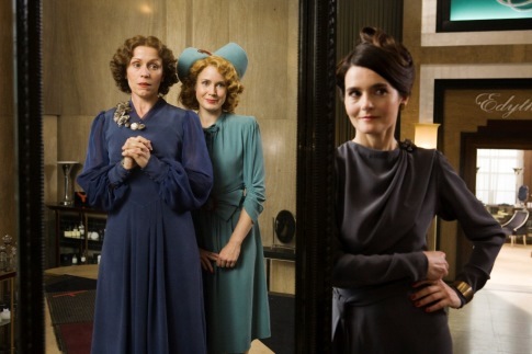 Still of Frances McDormand, Amy Adams and Shirley Henderson in Miss Pettigrew Lives for a Day (2008)