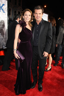 Diane Lane and Josh Brolin at event of Milk (2008)