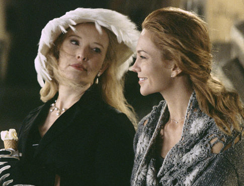 Still of Diane Lane and Lindsay Duncan in Under the Tuscan Sun (2003)