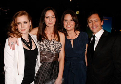 Clifton Collins Jr., Amy Adams, Mary Lynn Rajskub and Emily Blunt at event of Sunshine Cleaning (2008)