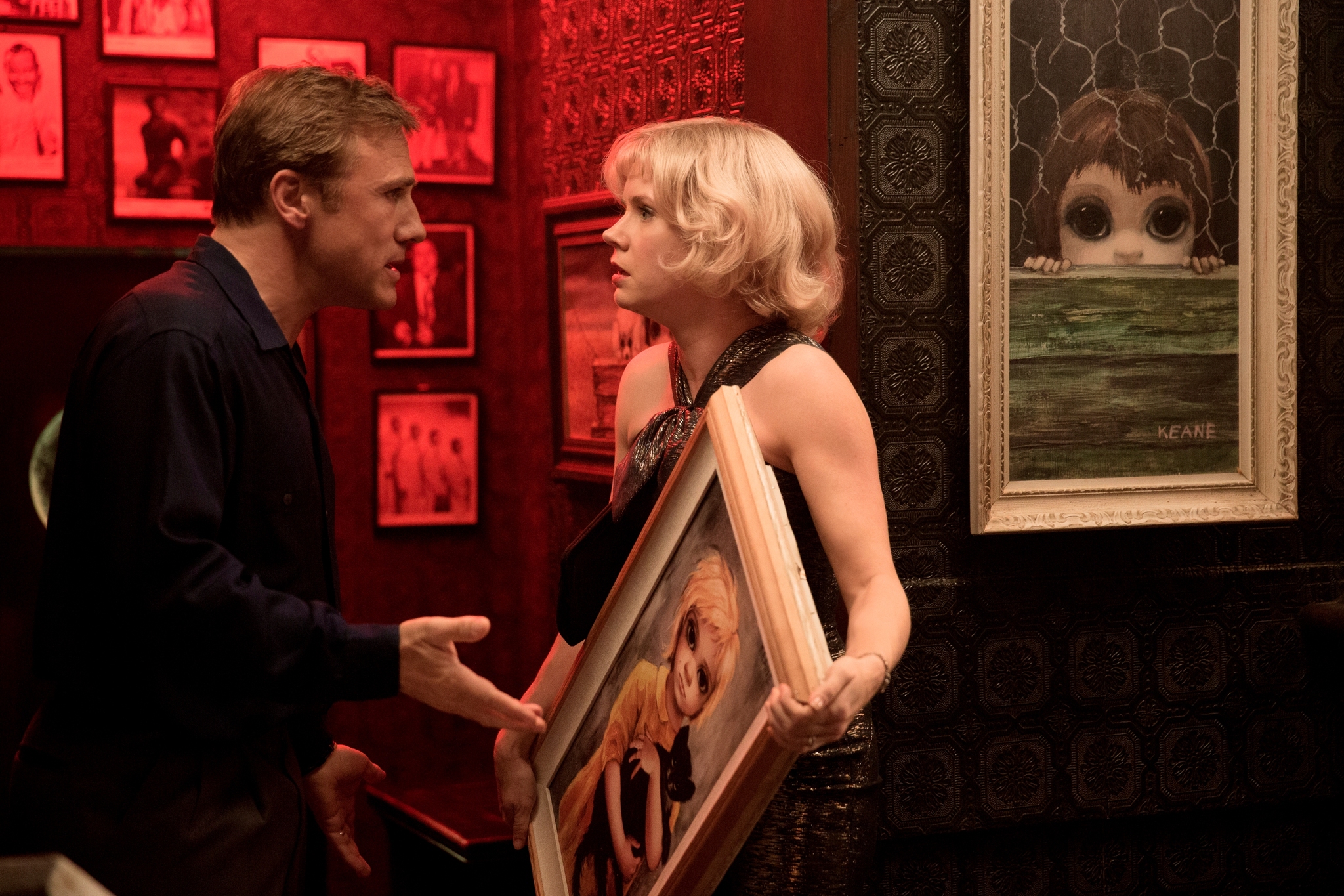 Still of Amy Adams and Christoph Waltz in Dideles akys (2014)