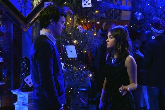 Still of Lucy Hale and Ian Harding in Jaunosios melages (2010)