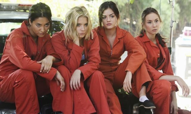 Still of Troian Bellisario, Lucy Hale, Ashley Benson and Shay Mitchell in Jaunosios melages (2010)