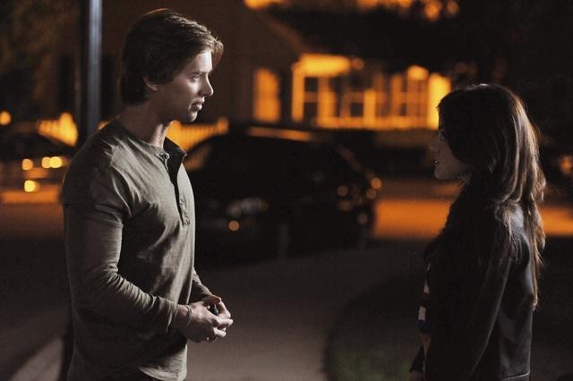 Still of Lucy Hale and Drew Van Acker in Jaunosios melages (2010)