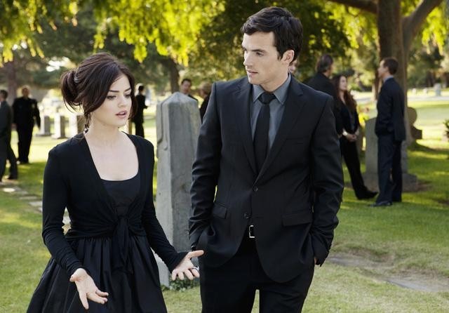 Still of Lucy Hale and Ian Harding in Jaunosios melages (2010)