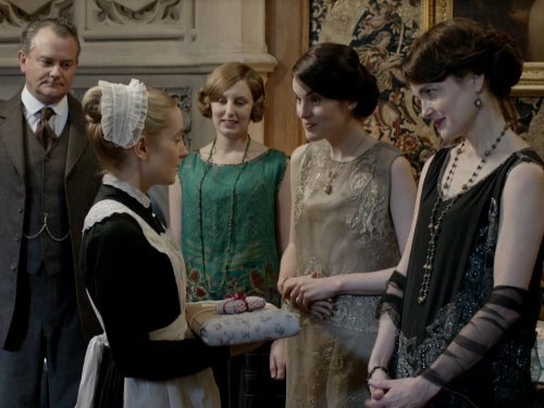 Still of Elizabeth McGovern, Hugh Bonneville, Joanne Froggatt, Michelle Dockery and Laura Carmichael in Downton Abbey (2010)