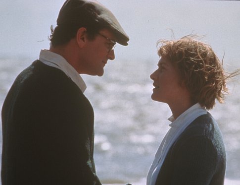 Still of Kate Winslet and Hugh Bonneville in Iris (2001)