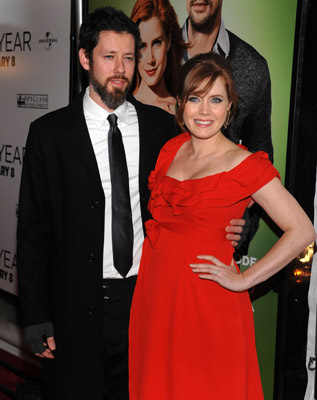 Amy Adams and Darren Le Gallo at event of Keliamieji metai (2010)