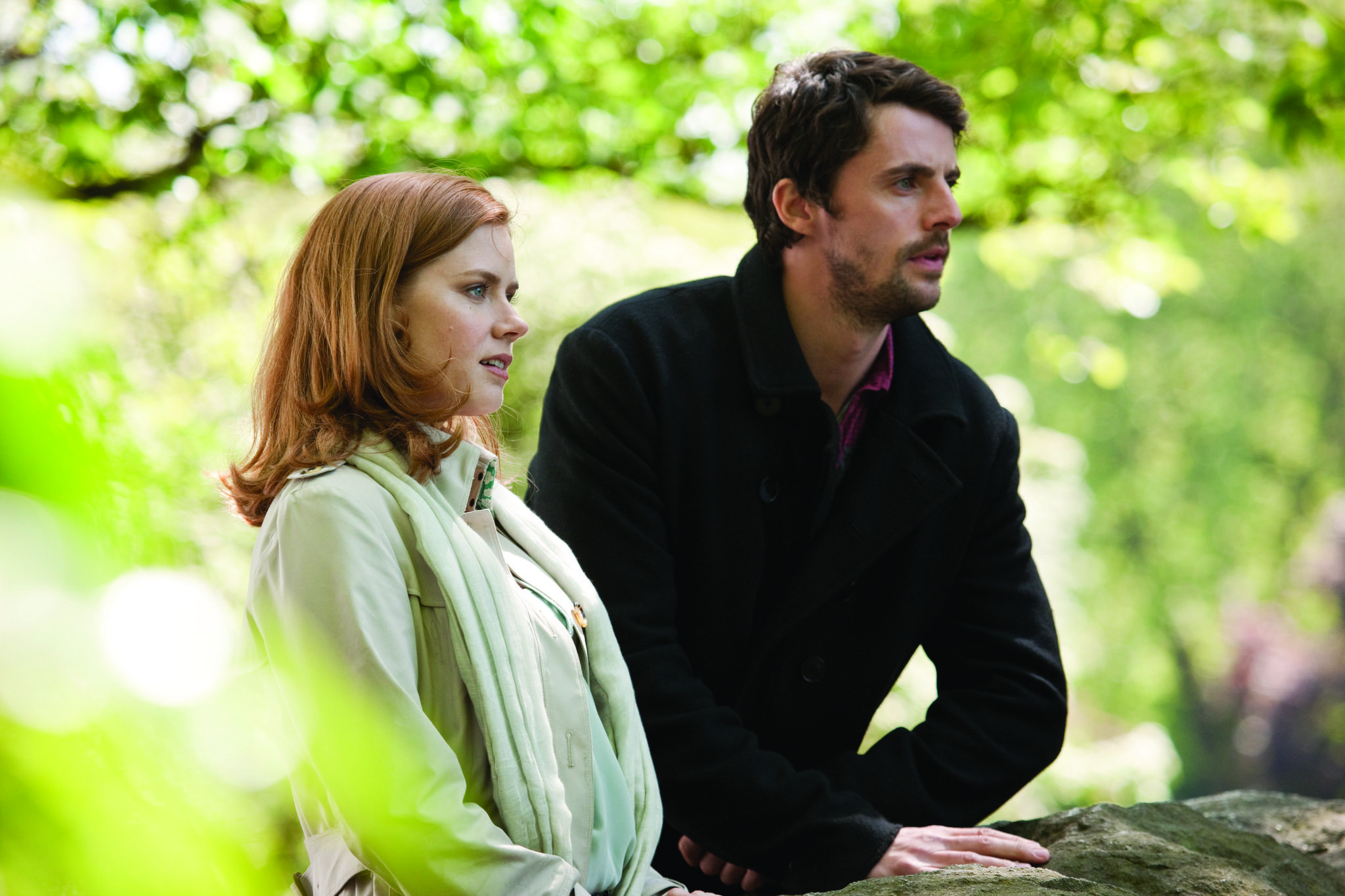 Still of Amy Adams and Matthew Goode in Keliamieji metai (2010)