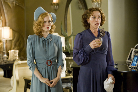 Still of Frances McDormand and Amy Adams in Miss Pettigrew Lives for a Day (2008)