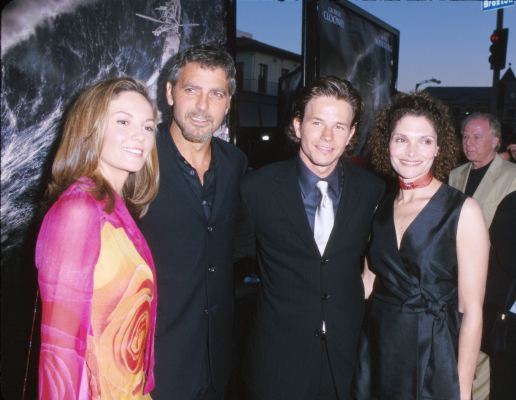 George Clooney, Diane Lane, Mark Wahlberg and Mary Elizabeth Mastrantonio at event of The Perfect Storm (2000)