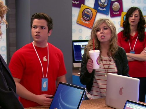 Still of Nathan Kress and Jennette McCurdy in iCarly (2007)