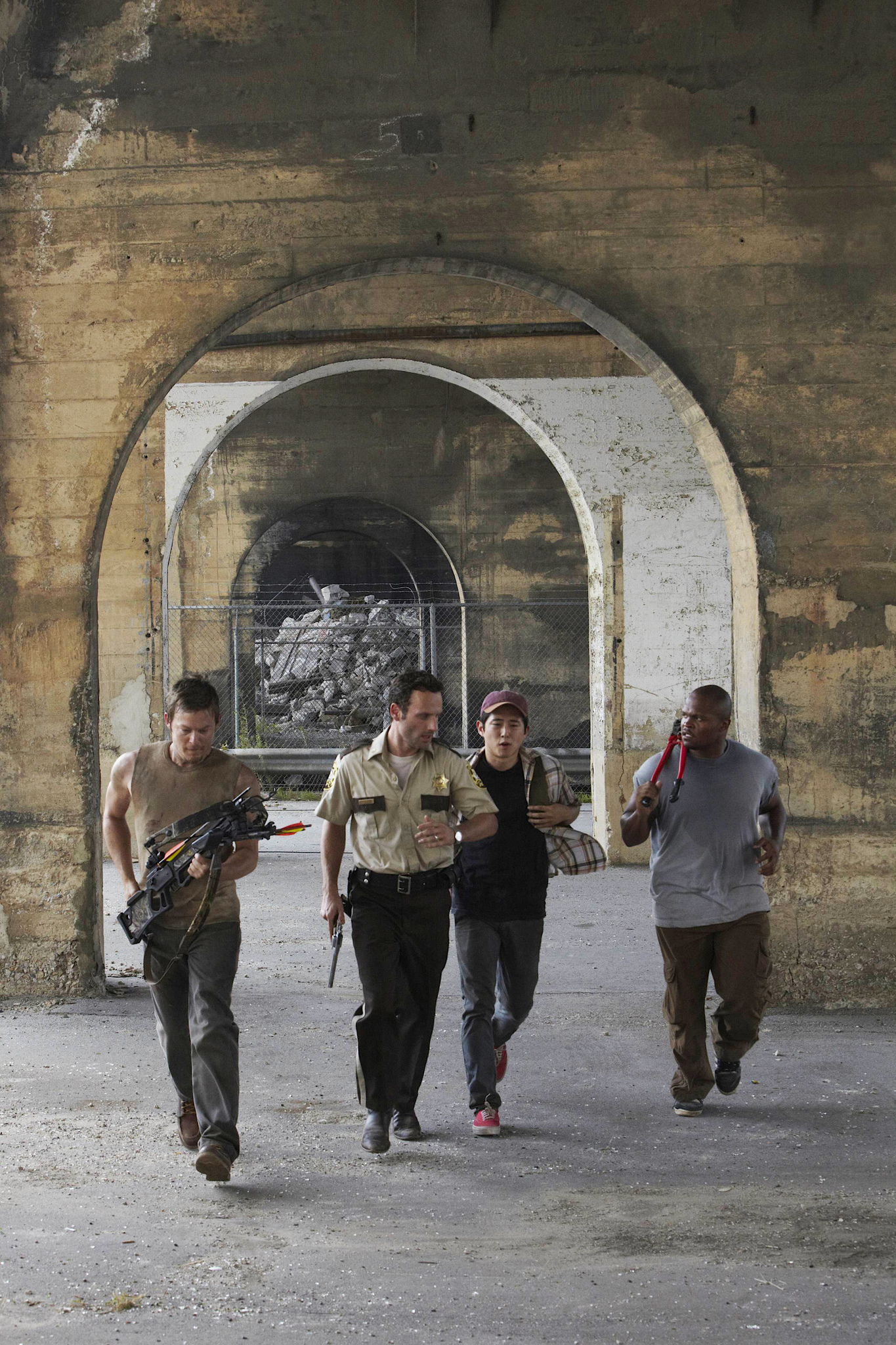 Still of Norman Reedus, Andrew Lincoln, Irone Singleton and Steven Yeun in Vaikstantys numireliai (2010)