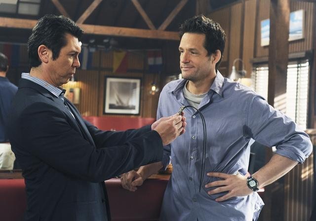 Still of Lou Diamond Phillips and Josh Hopkins in Cougar Town (2009)
