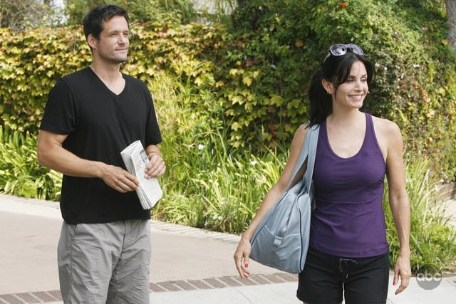 Still of Courteney Cox and Josh Hopkins in Cougar Town (2009)