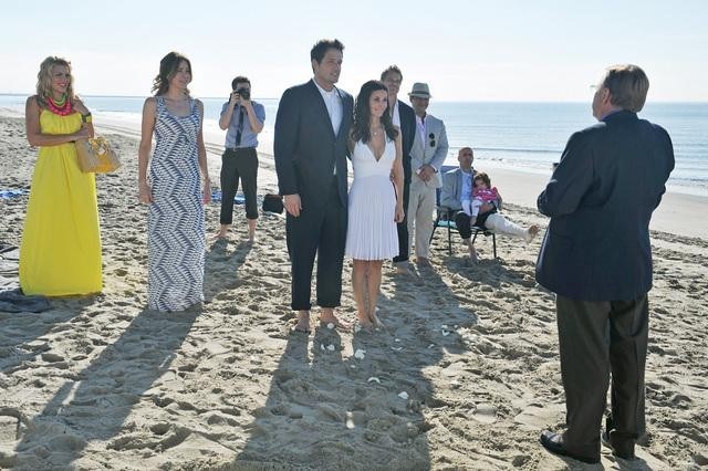 Still of Courteney Cox, Josh Hopkins, Busy Philipps, Ian Gomez, Christa Miller and Brian Van Holt in Cougar Town (2009)