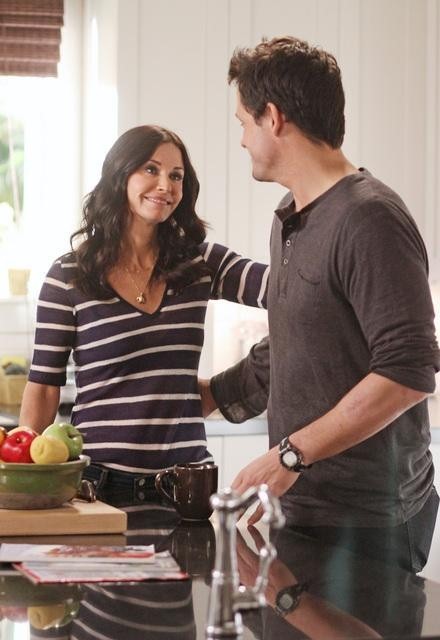 Still of Courteney Cox and Josh Hopkins in Cougar Town (2009)