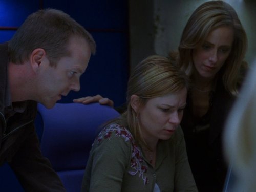 Still of Kiefer Sutherland, Kim Raver and Mary Lynn Rajskub in 24 (2001)