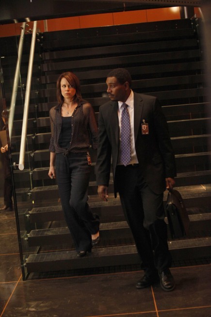 Still of Mary Lynn Rajskub and Mykelti Williamson in 24 (2001)