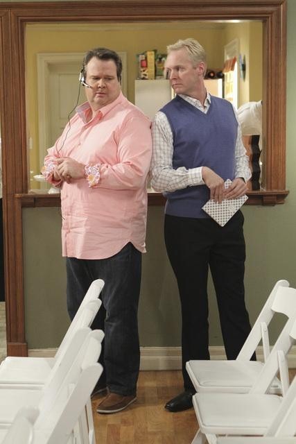 Still of Eric Stonestreet and Jeremy Scott Johnson in Moderni seima (2009)