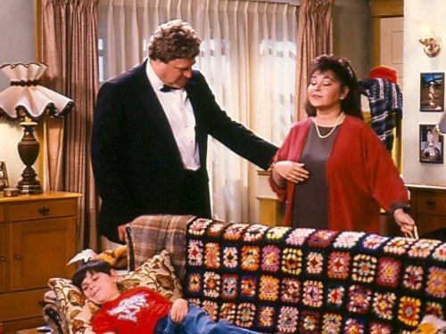 Still of John Goodman, Roseanne Barr and Michael Fishman in Roseanne (1988)