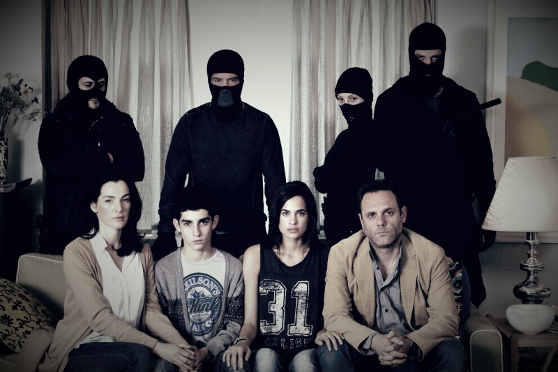 Jonah Lotan, Ayelet Zurer, Hilla Vidor, Mickey Leon, Micha Celektar, Yoav Rotman, Dar Zuzovsky and Tomer Kapon in Bnei Aruba (2013)