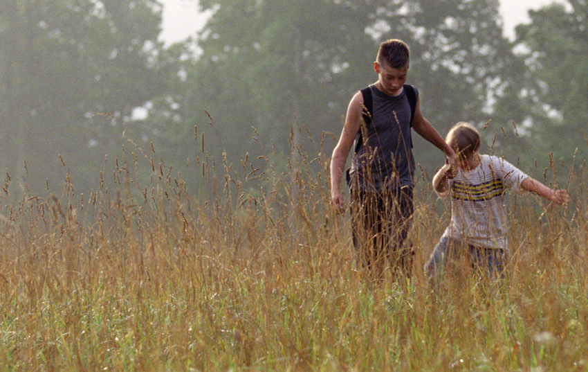 Still of Jacob Lofland and Beau Wright in Little Accidents (2014)