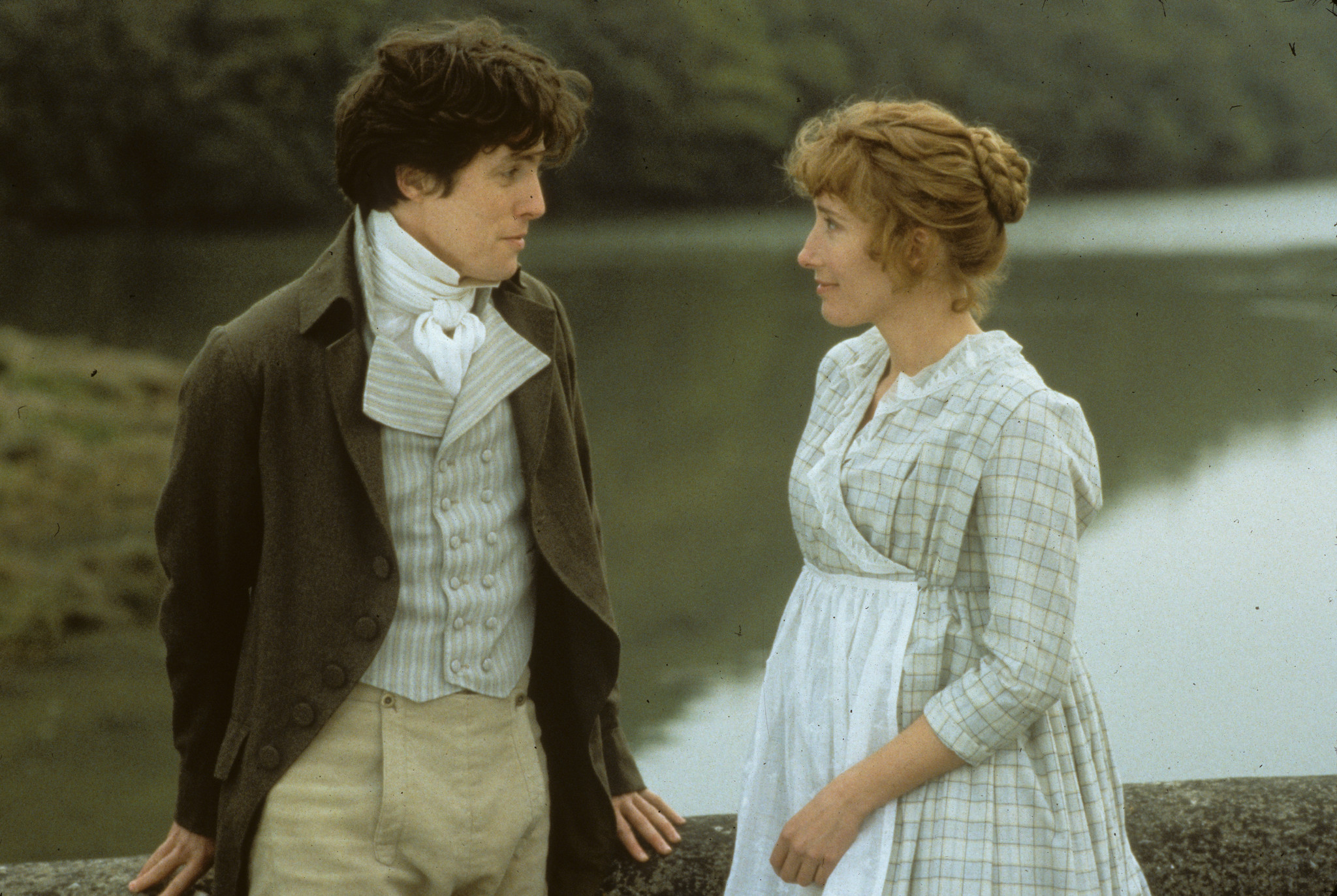 Still of Hugh Grant and Emma Thompson in Sense and Sensibility (1995)