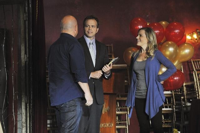 Still of Julie Benz, Michael Chiklis and Brian Gaskill in No Ordinary Family (2010)