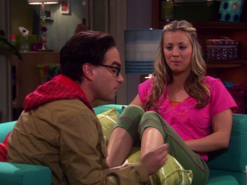 Still of Kaley Cuoco and Johnny Galecki in Didziojo sprogimo teorija (2007)