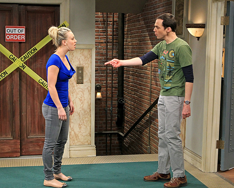 Still of Kaley Cuoco and Jim Parsons in Didziojo sprogimo teorija (2007)