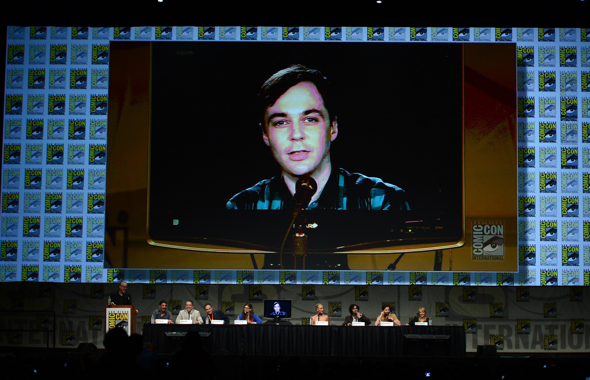 Mayim Bialik, Kaley Cuoco, Simon Helberg, Chuck Lorre, Steven Molaro, Bill Prady, Jim Parsons, Melissa Rauch and Kunal Nayyar at event of Didziojo sprogimo teorija (2007)