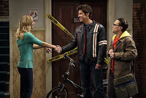 Still of Kaley Cuoco, Johnny Galecki and Michael Trucco in Didziojo sprogimo teorija (2007)