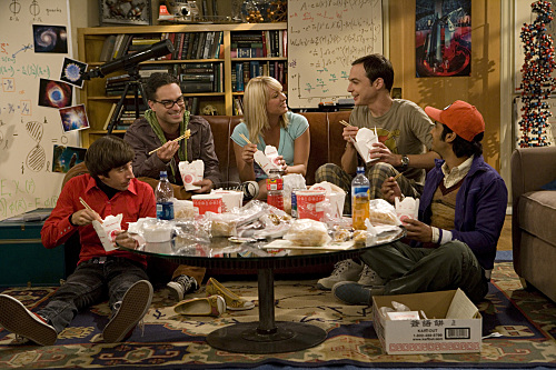 Still of Kaley Cuoco, Johnny Galecki, Simon Helberg, Jim Parsons and Kunal Nayyar in Didziojo sprogimo teorija (2007)