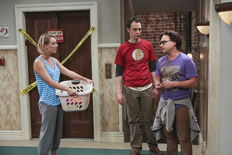 Still of Kaley Cuoco, Johnny Galecki and Jim Parsons in Didziojo sprogimo teorija (2007)