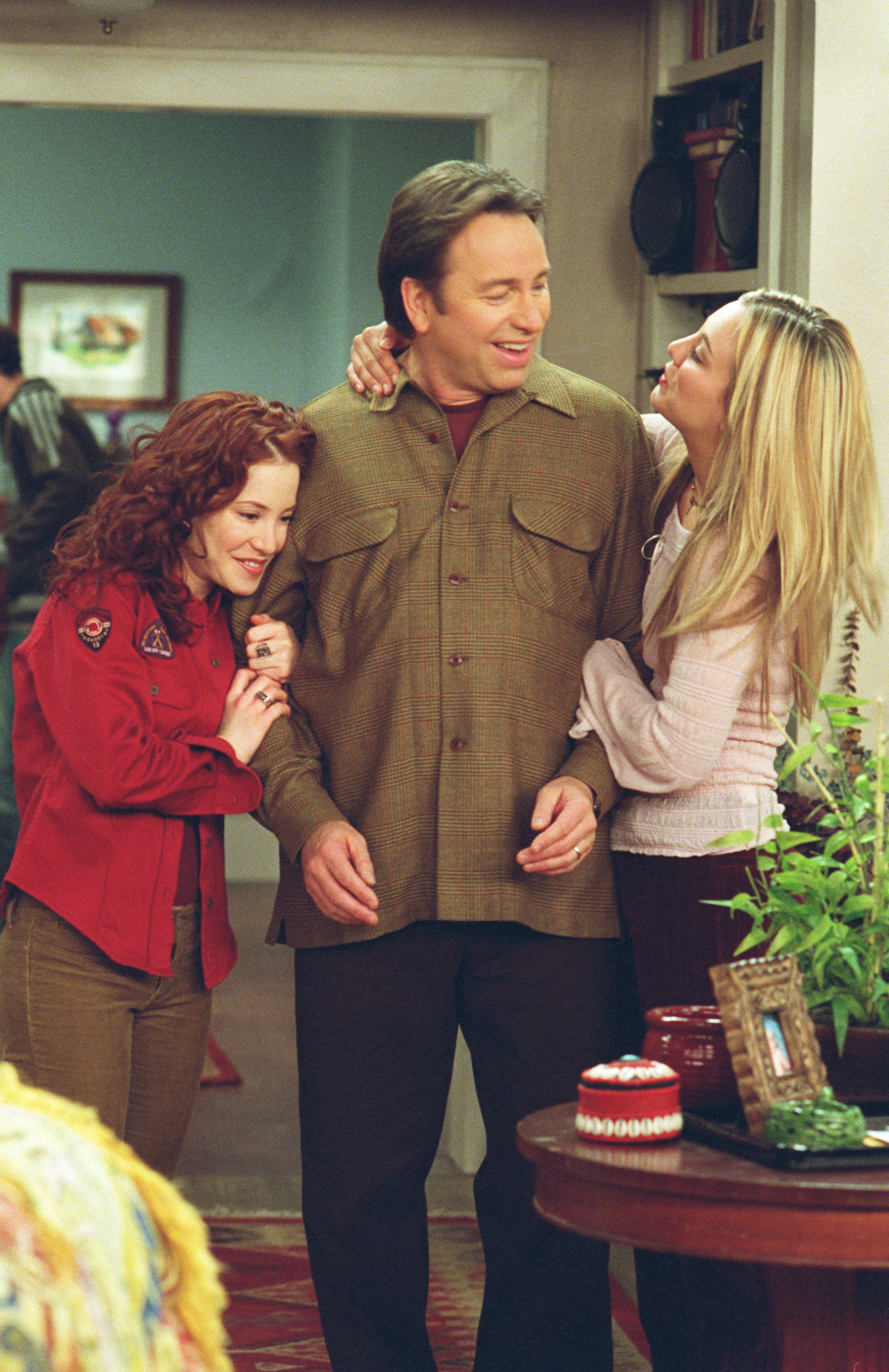 Still of John Ritter, Kaley Cuoco and Amy Davidson in 8 Simple Rules... for Dating My Teenage Daughter (2002)