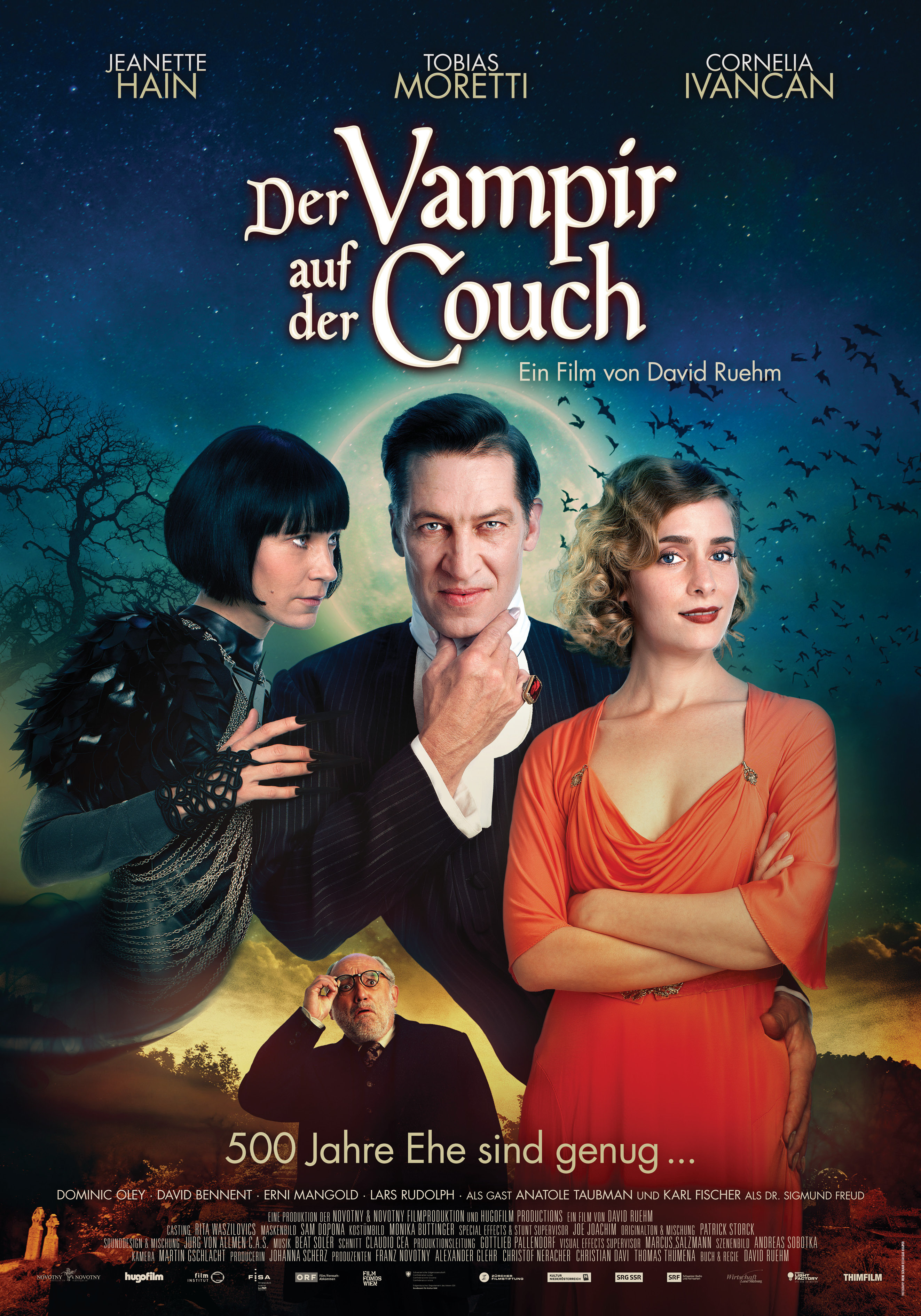 Karl Fischer, Jeanette Hain, Tobias Moretti and Cornelia Ivancan in Der Vampir auf der Couch (2014)