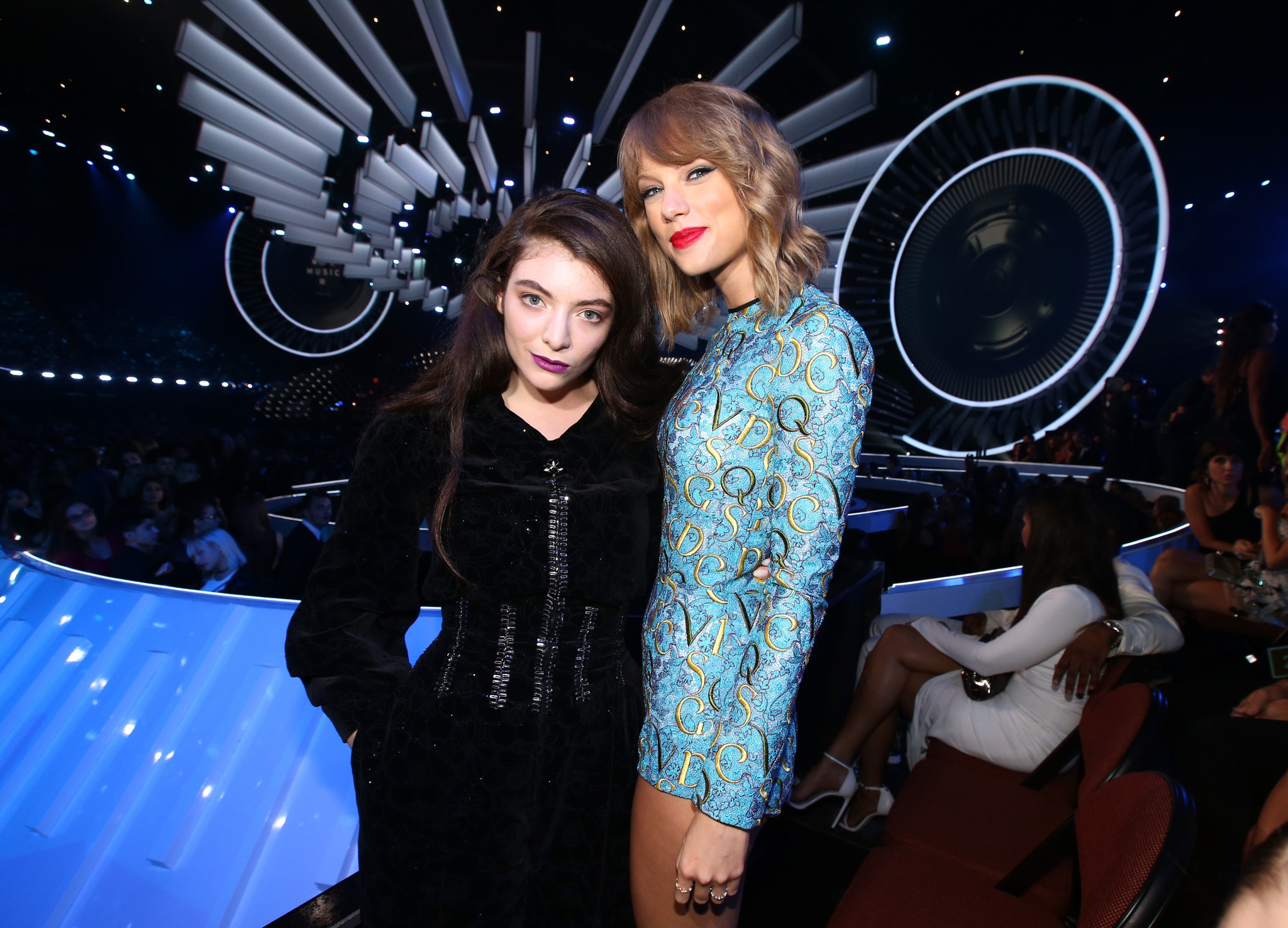 Taylor Swift and Lorde at event of 2014 MTV Video Music Awards (2014)