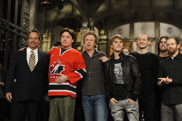 Still of Mike Myers, Dana Carvey, Jon Lovitz and Justin Bieber in Saturday Night Live (1975)