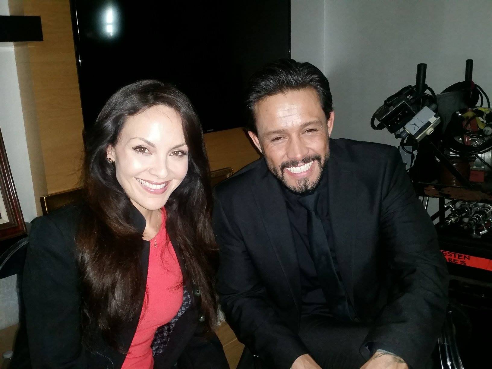 Carolina Gomez and David Villada on set of Bandolero