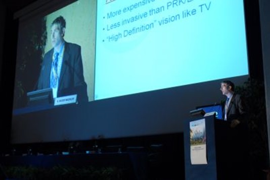 Dr. Brian Boxer Wachler speaking to eye surgeons in Italy